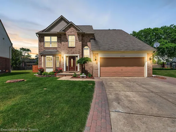 31367 Maple Ridge Ln, Madison Heights, MI 48071