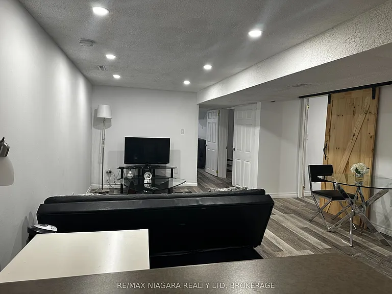 43A Beachaven Dr #LOWER — Photo 6