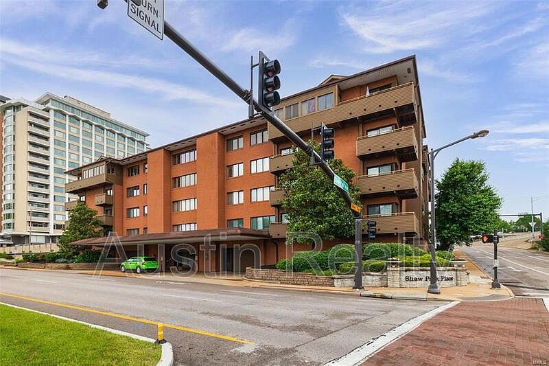 1st image of 250 S Brentwood Blvd APT 2C