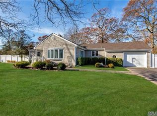 360 Bayport Ave, Bayport, NY 11705
