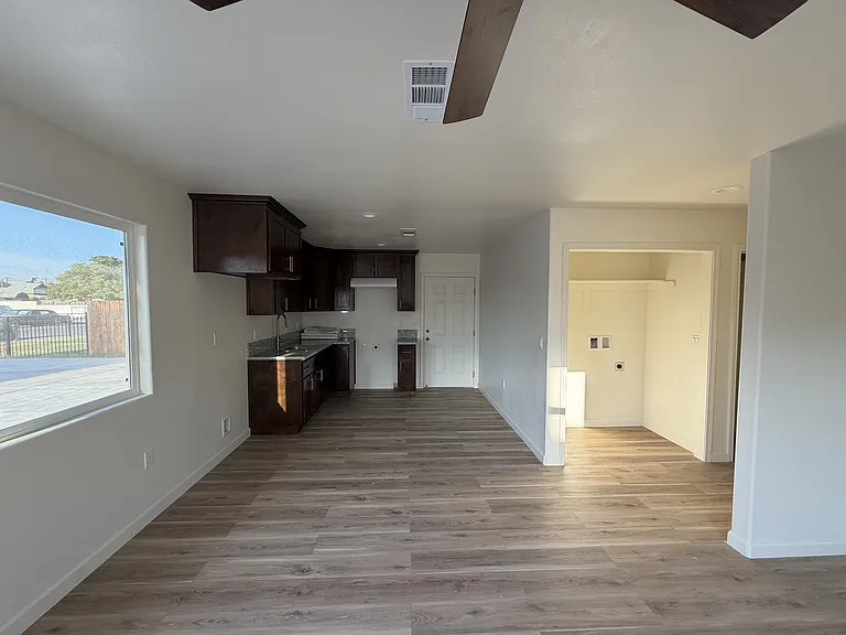 1405 E 9th St #1 — Photo 6