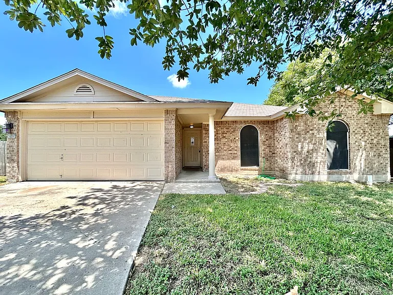 404 Mesquite Cir — Photo 1