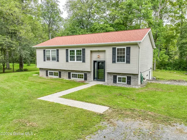 9 Biechman Road, Ravena, NY 12143