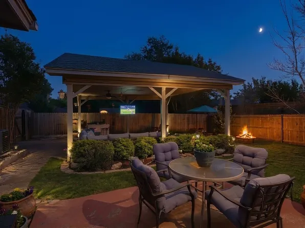 2304 Oakmont Dr, Bedford, TX 76022