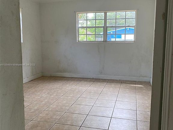 5th image of 738 NW 15th Way