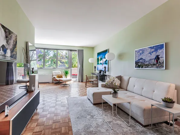 555 Kappock Street image 1 of 9