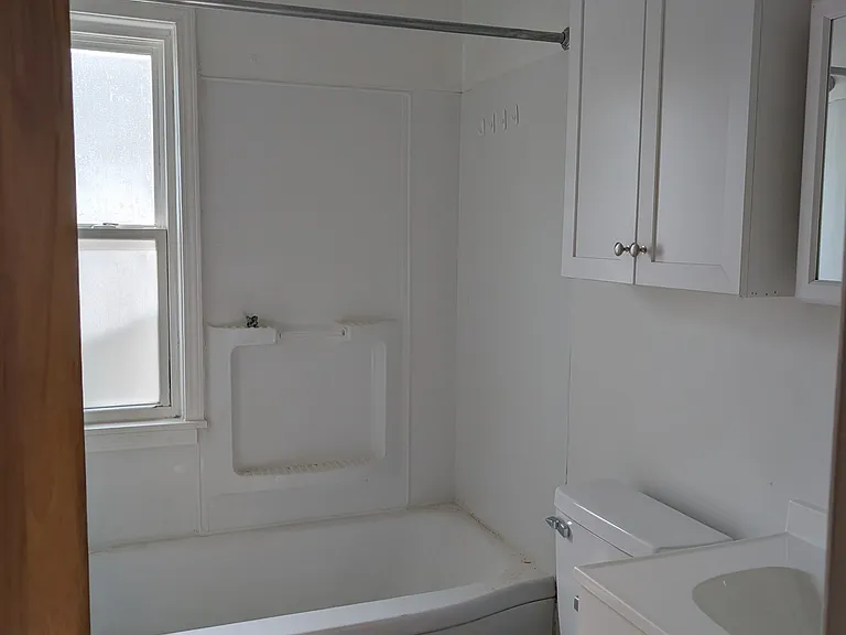 184 W Strathmore Ave — Photo 9