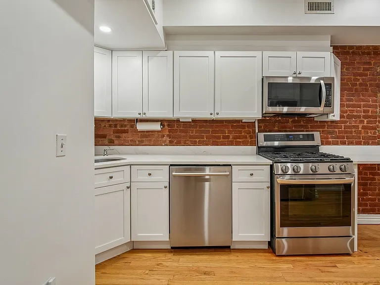 815 Willow Ave #2R — Photo 6