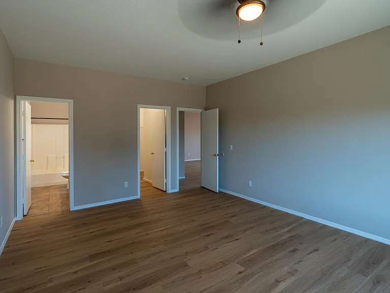 16247 W Monroe St — Photo 11