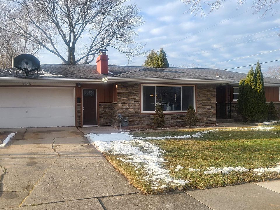 1st image of 1700 Chateau Dr