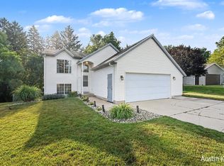 1350 Trailside Ct NW, Grand Rapids, MI 49504