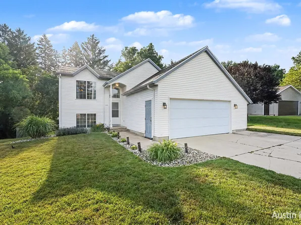1350 Trailside Ct NW, Grand Rapids, MI 49504