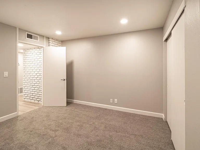 2712 E Street — Photo 10