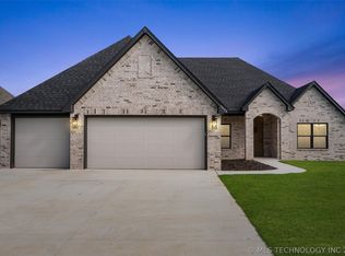 5822 Brandon Ct, Bartlesville, OK 74006