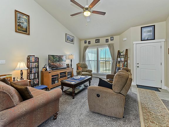 5th image of 4029 Queen Anne Dr