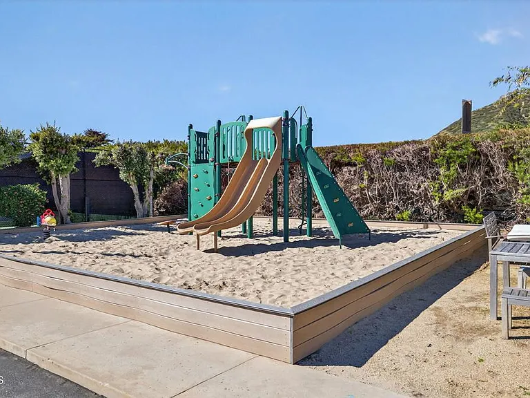 4229 Faria Rd — Photo 39