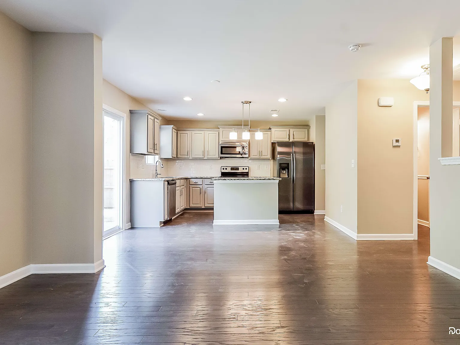 4 bed, 2.5 bath, 2231 sqft, $2,395 — Photo 4