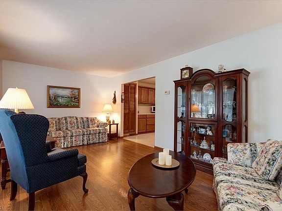 3rd image of 35605 Blanch Ave