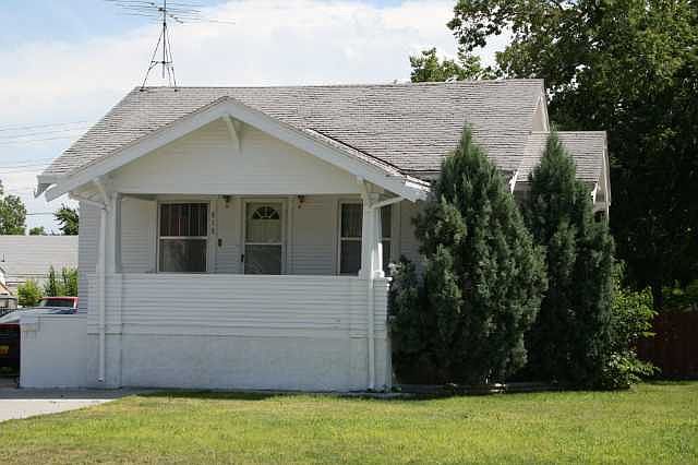 1st image of 816 W A