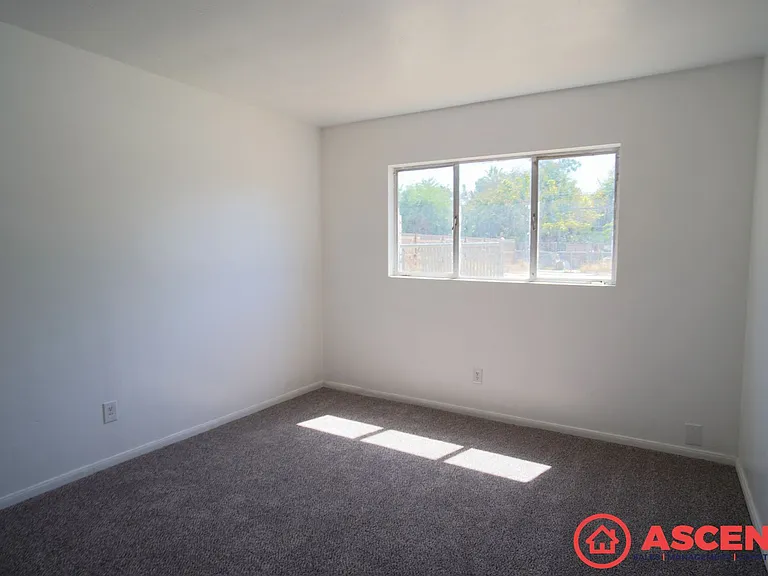 25428 Barbara St — Photo 7