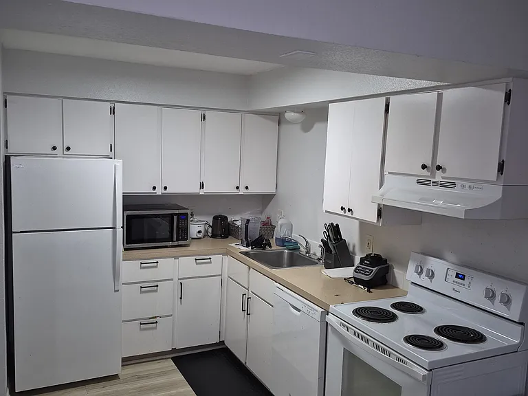 10931 NE Glisan St #31 — Photo 6