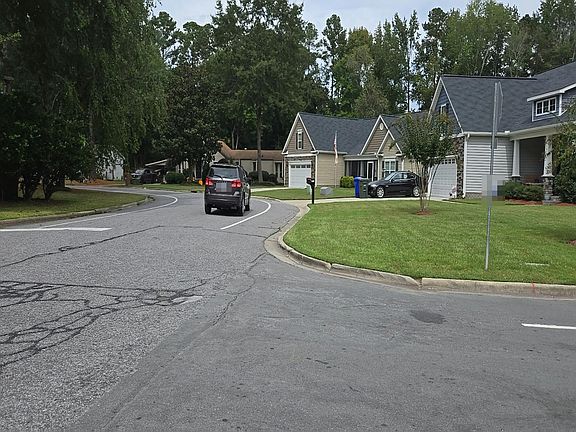 4th image of 215 Westhaven Rd