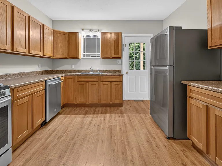90 Oak St #1 — Photo 4