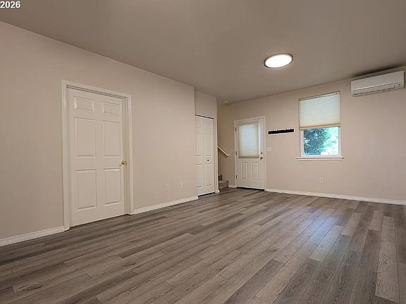 4th image of 28 Lawrence St