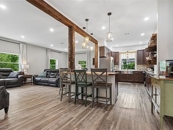 2nd image of 21 Harmony Hills Dr