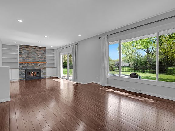 5th image of 3755 Lexington Dr