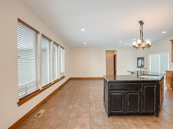 5th image of 2028 Linville Dr