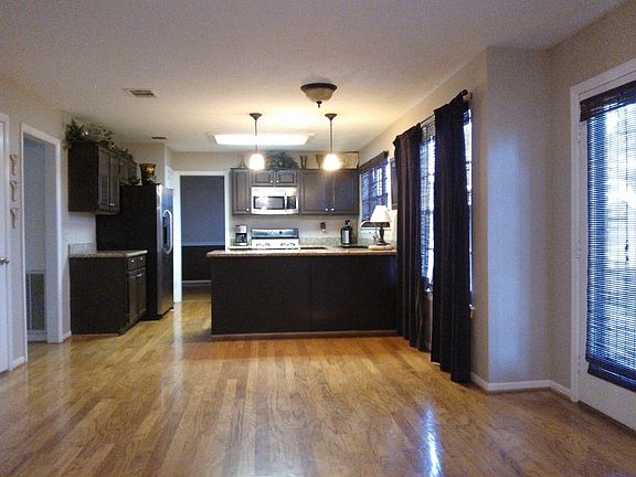granite ,stainless appl 2010
