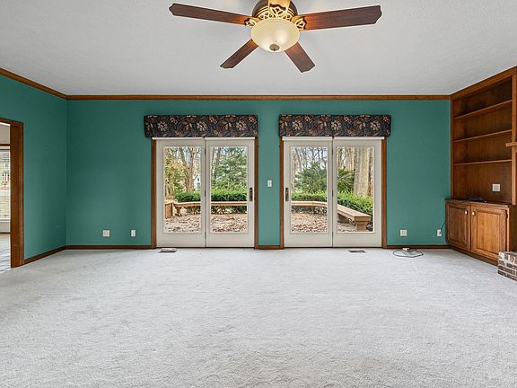 5th image of 3933 Deerpath Pl