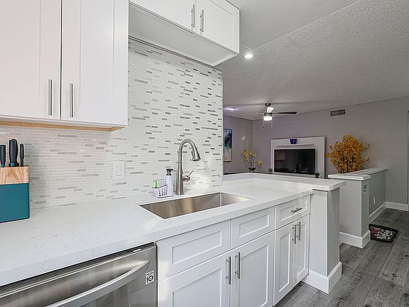 Full kitchen backsplash