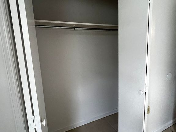 4th image of 213 Tiffany Ct SE #B