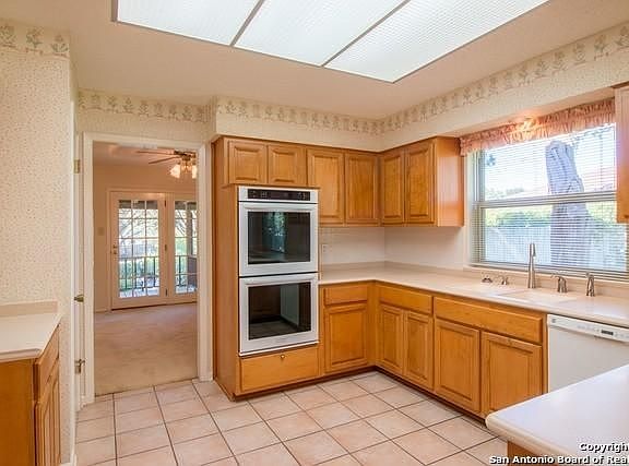 4th image of 9425 Goldenrod Ln