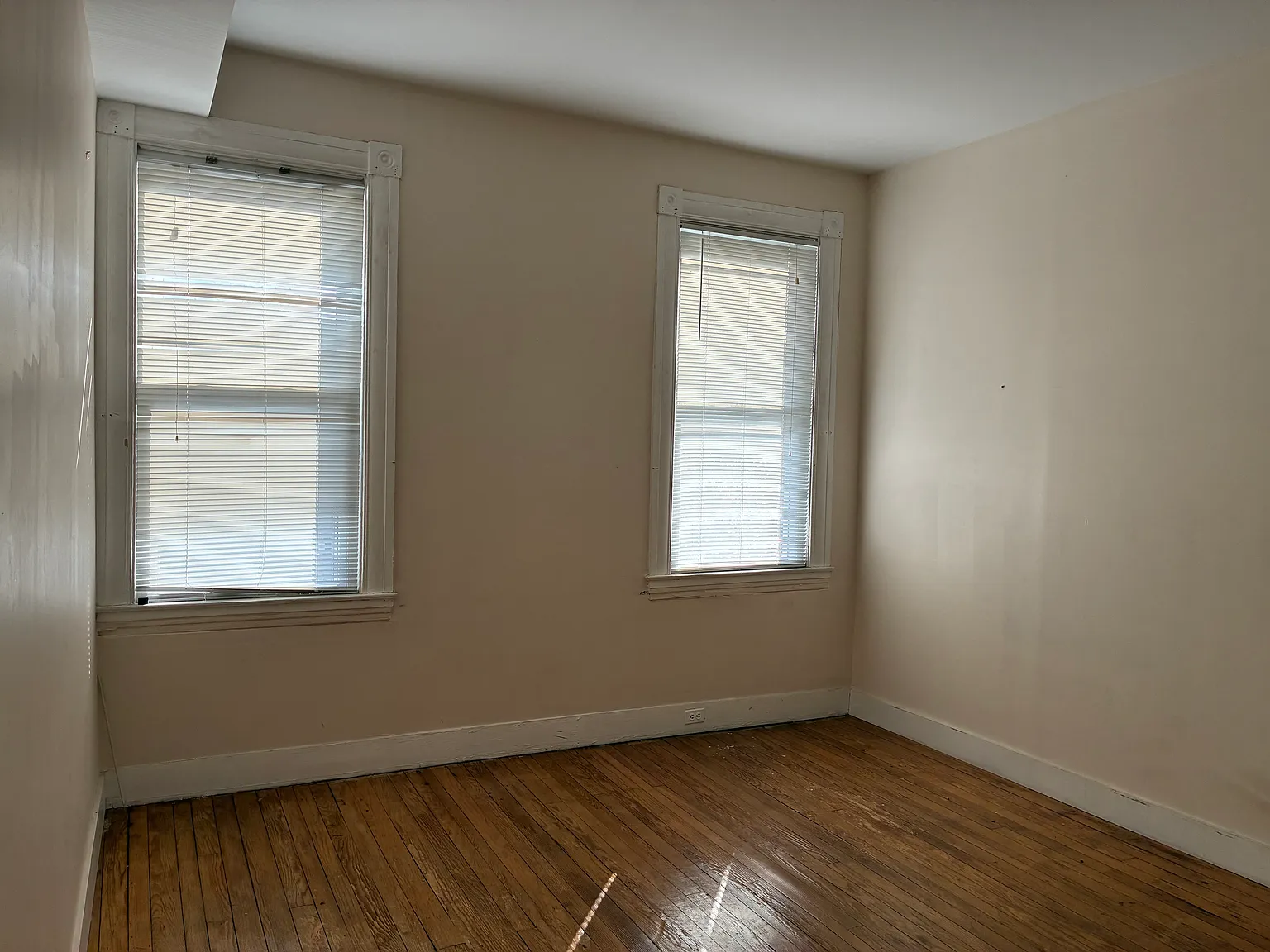 3 bed, 1500 sqft, $700 — Photo 2