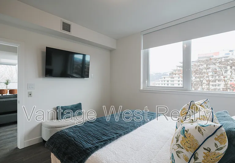 3389 Lakeshore Rd #516 — Photo 37