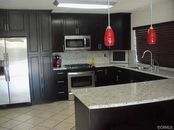 Upgraded Kitchen with New Stainless Steel Appliances