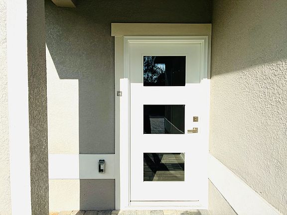 4th image of 24 Emmons Ln #A