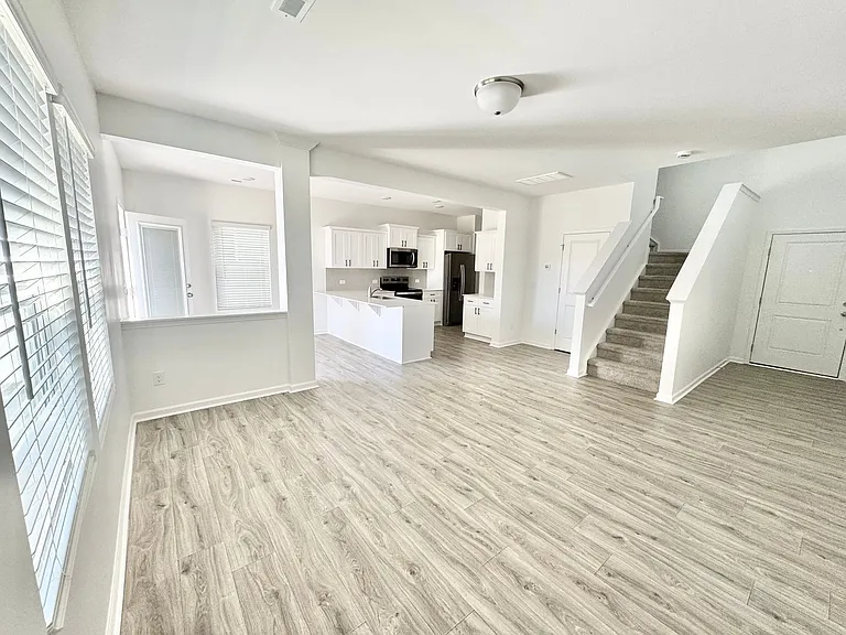 1326 Short St — Photo 2