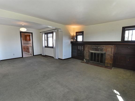3rd image of 2611 E Illinois Ave