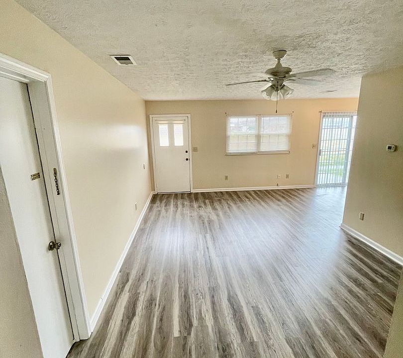 1st image of 257 University Dr Unit 4
