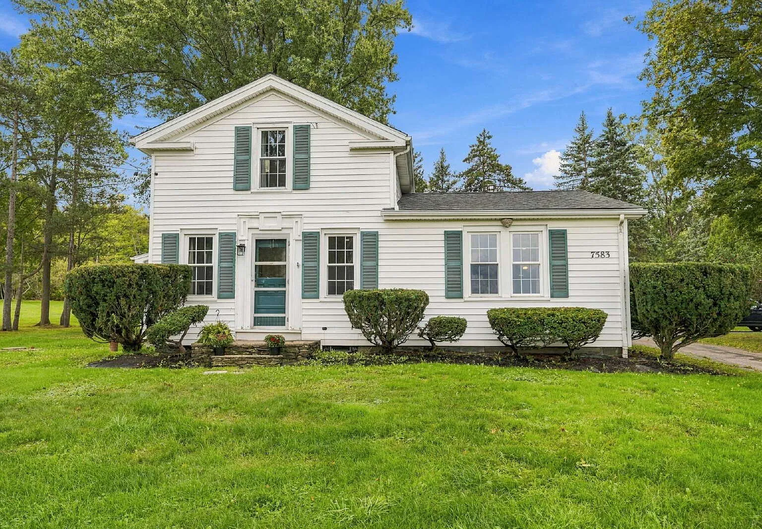 3 bed, 1.0 bath, 1962 sqft, $4,500 — Photo 1