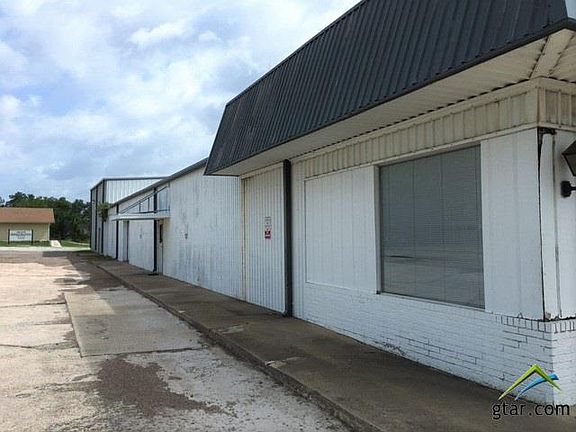 3rd image of 908 W 1st St