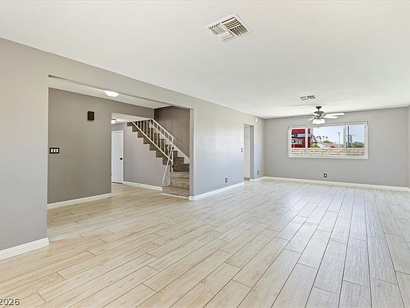 3rd image of 580 Chelsea Dr