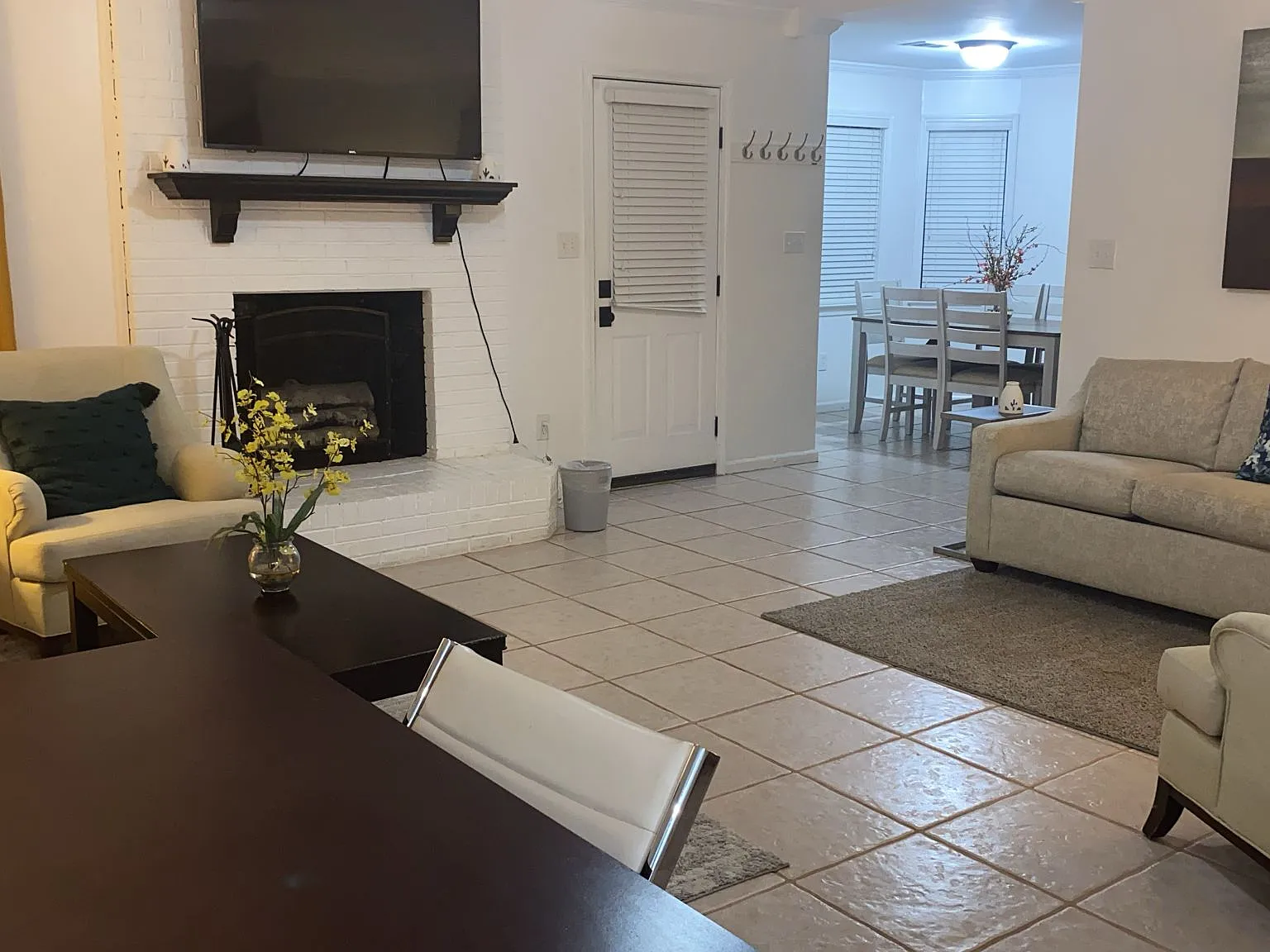 4 bed, 1800 sqft, $6,999 — Photo 3