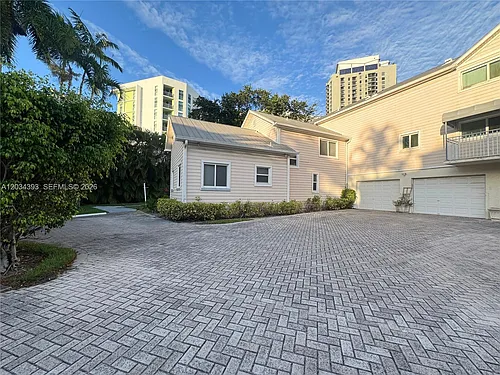 454 SW 5th Ave Photo 1