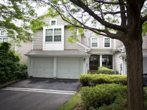 61 Ridgewood Dr, Randolph, NJ 07869