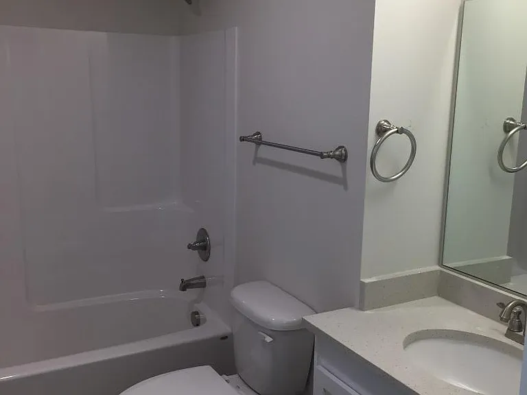 219 SW 3rd Ave — Photo 11